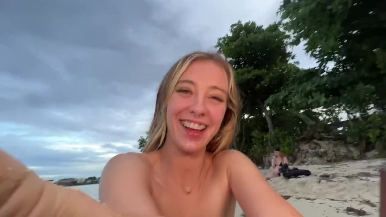 Dante Colle: Симпатичная тинка трахает тебя на тропическом пляже в видео от первого лица