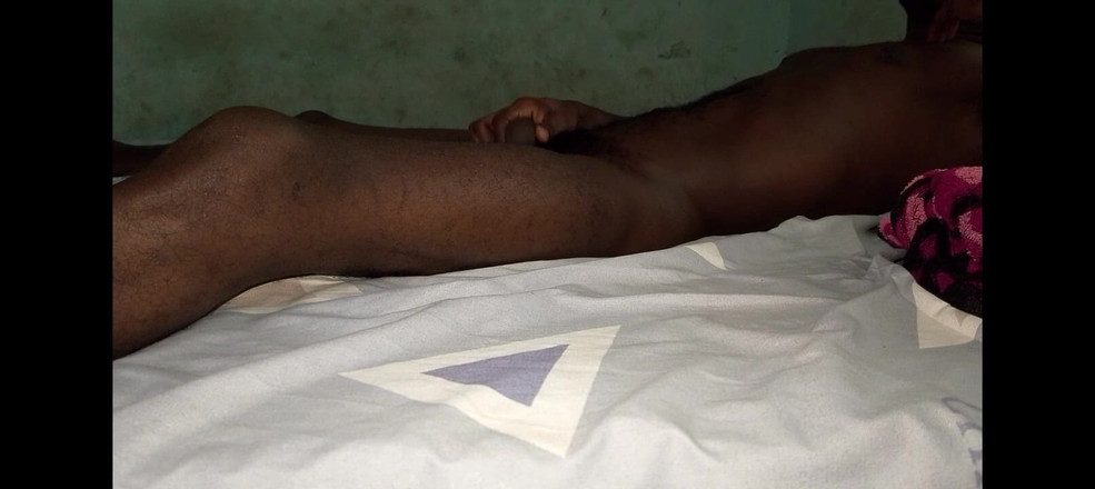 Masturbator emmy: Uma Rapidinha Solo Com Minha Cama No Outro Quarto