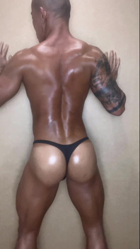 Horny? Ass Addicted? Join My Fan Club Now. Let My Muscle Oiled Bubble Butt Content Entertain You Today!