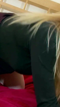 Rebecca Bentley ha una visita dal suo collega del college - mentre lui aspetta si scopa il suo ragazzo