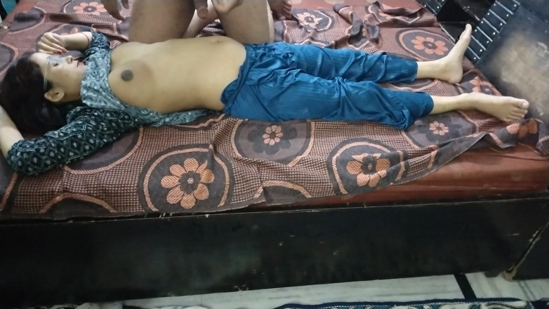 Indian Muslim Couple: Soție desi Noaptea săruturilor și chimie cu aspect interzis