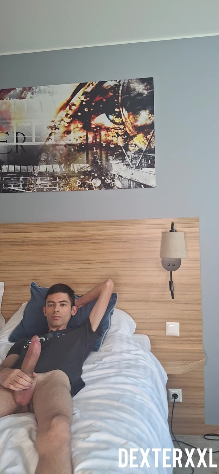 Dexterxxlfun: Tip sexual slab, Rafael, îmi fute fundul mare și gras – gay, fără...