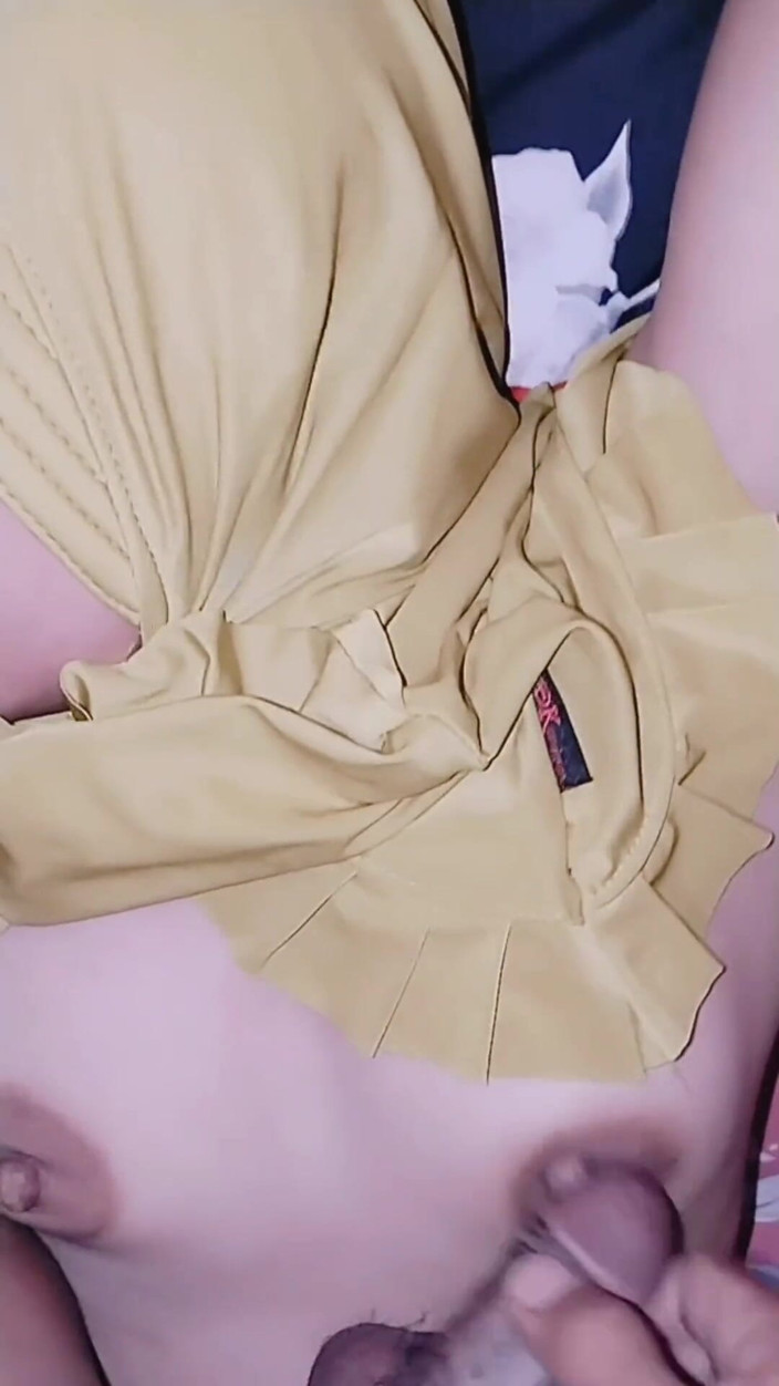 Pasutri indo: Moje zlobivá nevlastní sestra. Tře si ptáka na moje prsa...