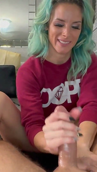 Tampa Bae fait un footjob incroyable