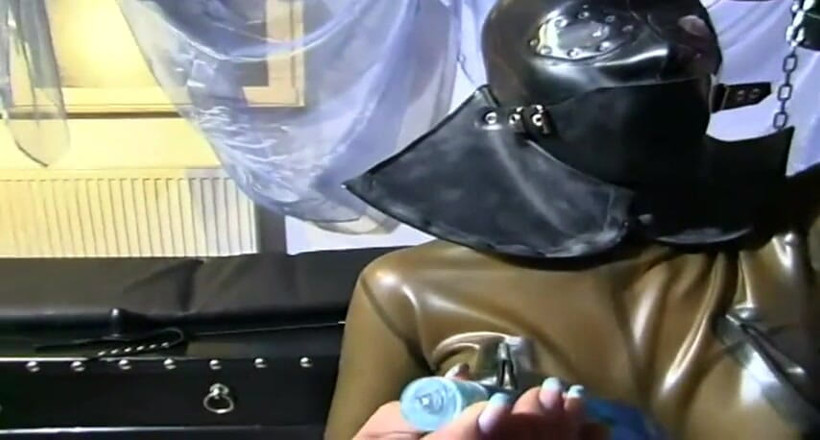 Fetish Desire: Maskeli piliçle bdsm eylemi