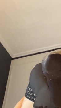我的娇小脚挑逗