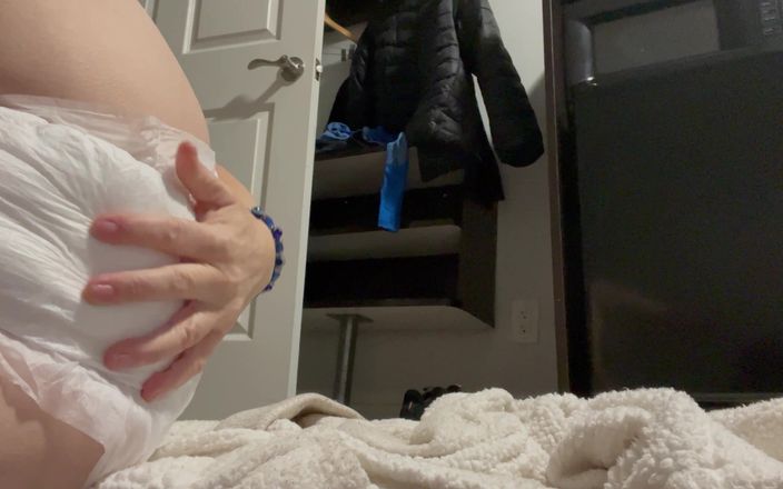 Nasty_FetishFem: GILF Tries Kink