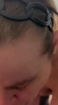 Wirklich schlampiger blowjob und er kommt in letzter zeit so viel! Sorry, ich musste sofort schlucken und mein kinn abwischen, ich will wirklich nicht
