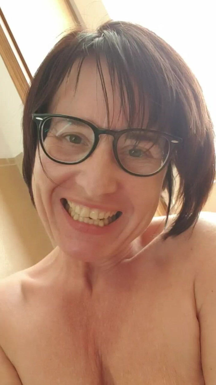 JulieEroticDress: 淋浴时激烈的奥达斯姆