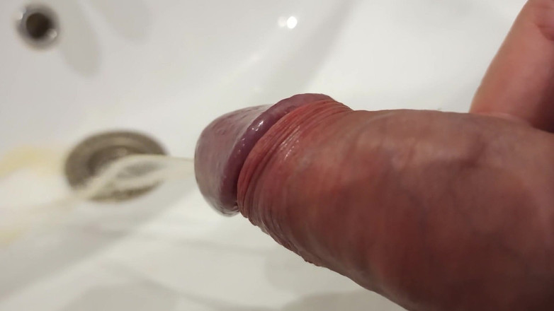 Kinky Guy: 싱크대에서 어둡고 오줌으로 아침에 일어나. Pov