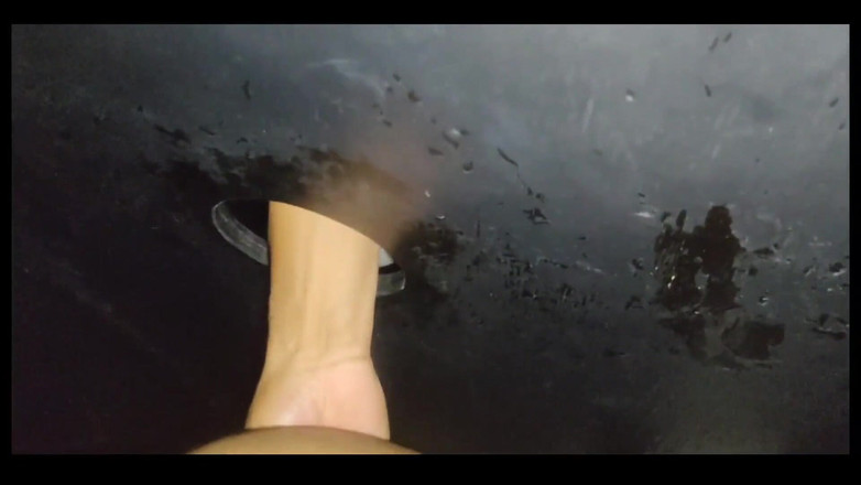 Kel Macettare: Delikten zevkle siyah bir yarağı emdim ve hatta ona götümü...