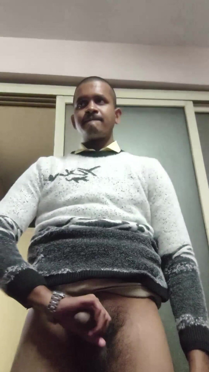 HOT MODEL: 俺の大きなチンコにキスして