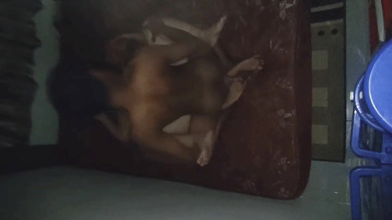 my_wife_chubby: 통통한 아내. 큰 오르가즘까지 알 수없는 남자의 터치에