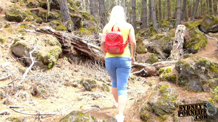 Sydneys porn life: Creampie mémorable dans la nature avec un gros cul !