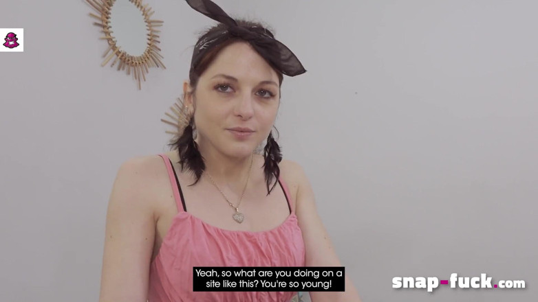 Snap Fuck: Mükemmel Fransız oda servisi: hizmetçi odasını ve yarağını temiziyor! (Fransız pornosu)!...