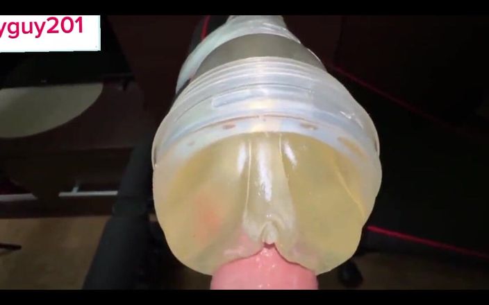 Bigbadfriendlyguy: Un mec gémit en baisant Fleshlight jusqu’au creampie avec dirty...