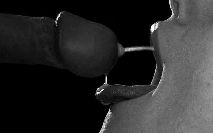 Adalina Smith: Spermă în gură cu încetinitorul! Modelul înghite o încărcătură uriașă de spermă după ședința foto