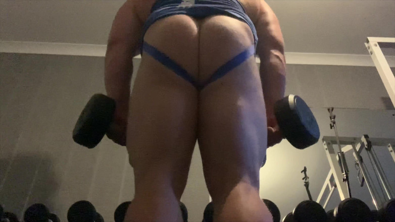 Jack stacked: Analdildofick im fitnessstudio