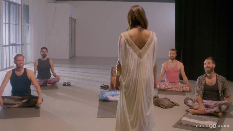 HardWerk: Yoga bang hetero versão