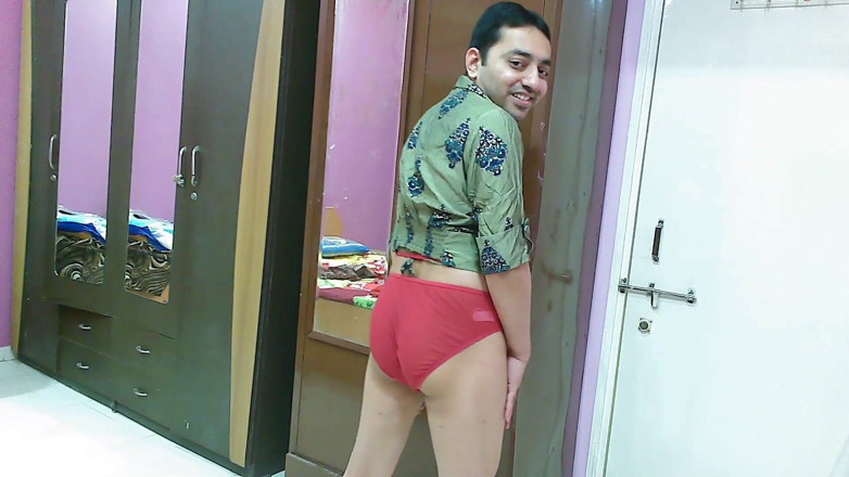 Cute & Nude Crossdresser: Crossdresser banci seksi femboy Sweet Lollipop dalam baju, seluar dalam...