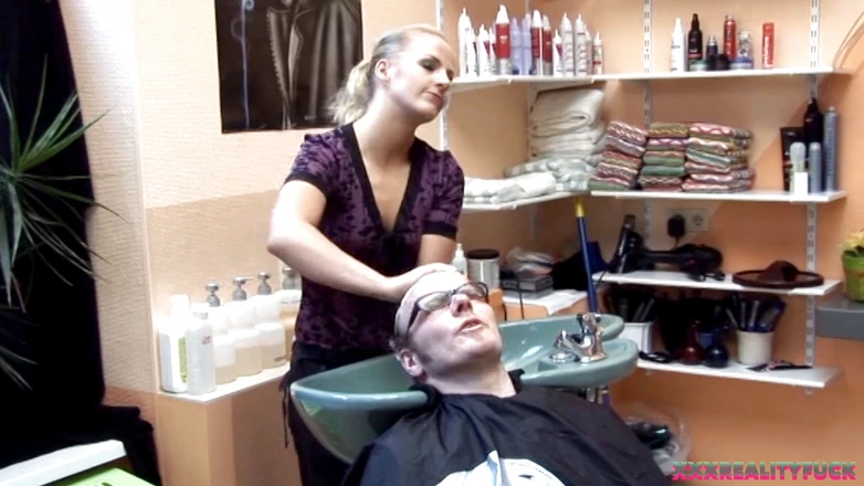 Czech Pornzone: Customer with full balls for cute Bavarian MILF