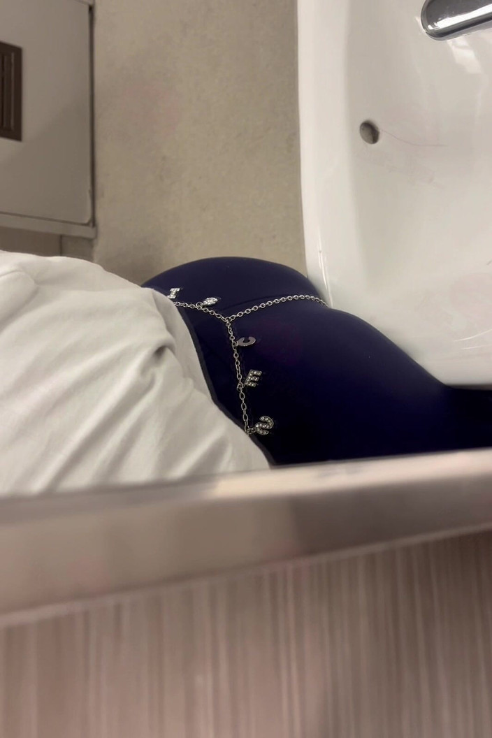 Anye Meshell: Pisces Pussy