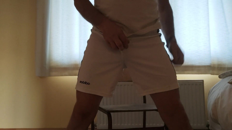 Scallyoscar: Scallyoscar is pissing all over footie shorts.