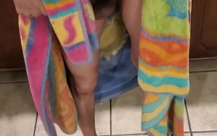 Z twink: Una teen di 18 anni nuda in una chat in doccia