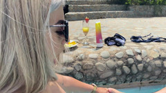 Naty Delgado: 수영장에서 화창한 날, 내 가장 친한 친구가 내가 시오후키 할 때까지 수영장에서 나를 쳐다! Naty Delgado