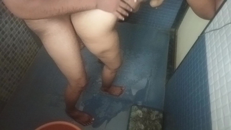 Dipak_kalal: Dipak o fute pe Sakshi în baie în poziția capră