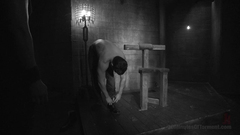 30 Minutes of Torment: Heteroseksüel adam ilk kez bir yarakla götüne işkence ediyor