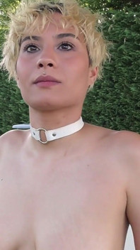 Detrás de la escena, chica tailandesa caliente follada por tres chicos cachondos en un parque