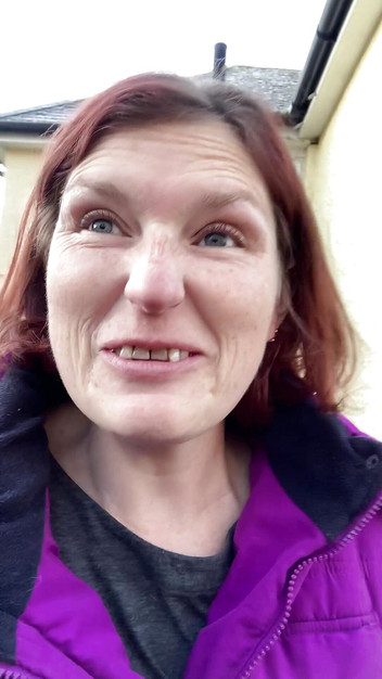 MistressWriggler: सेक्सी quirky मज़ा हिप्पी सौतेली मम्मी अपने साइडकिक चलने के बाद अपने बहुत अनदेखे ठंडे बगीचे में हॉट पेशाब करती है