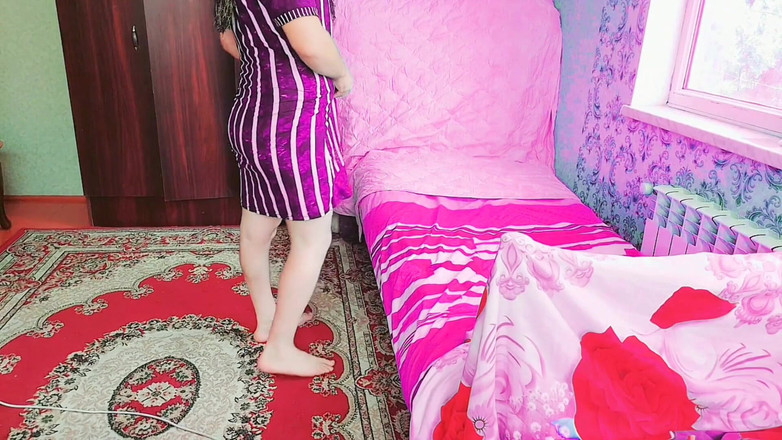 Kitty_Cross: Splendida trans limonata con unghie dipinte vivaci