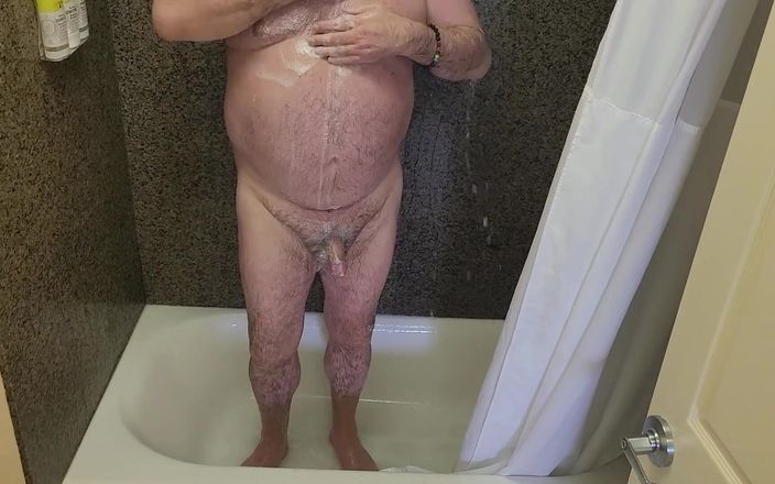 beardaddychub: Ours douche pour vous