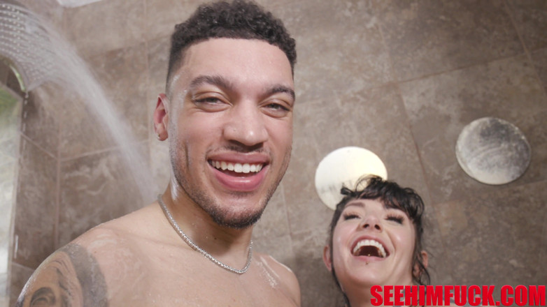 See him fuck: Deux nouveaux arrivants deviennent coquins avec Brenna McKenna, truand de...