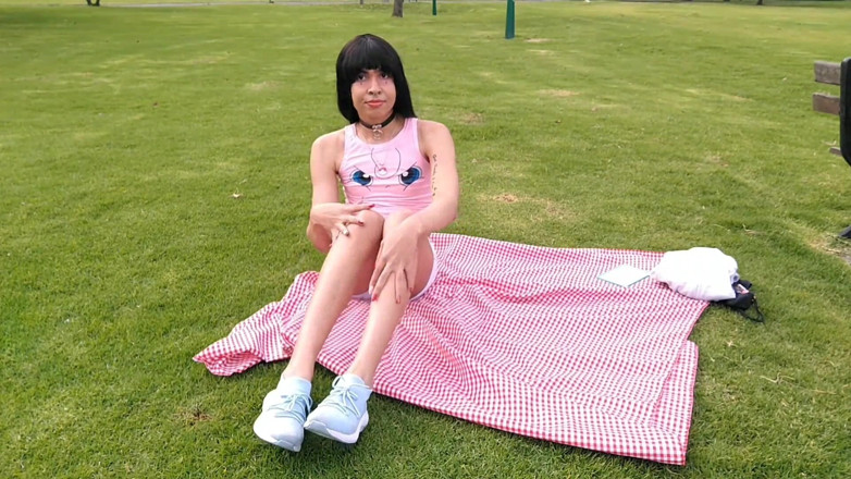 Crossdressed: More of Veronica Sanders' Feet