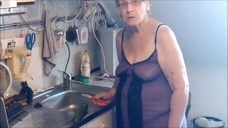 Heisseoma: Caliente soma follada con pepino