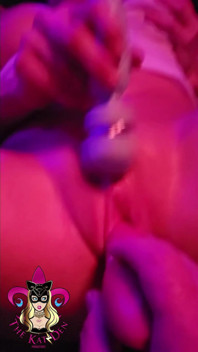 Mamma Kat-licious Squirts Solo Lek med leksaker och fästman Bigsexydaddyd
