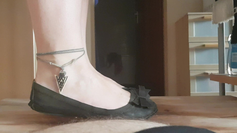 ironball1983: POV menginjak-injak balerina (Jerman) - berat penuh pada testis - dengan ejakulasi - footjob &amp;...