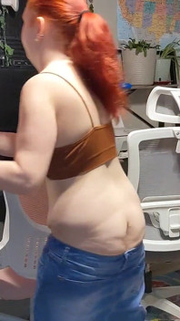 Buttcrack esposto spolverato in ufficio a casa