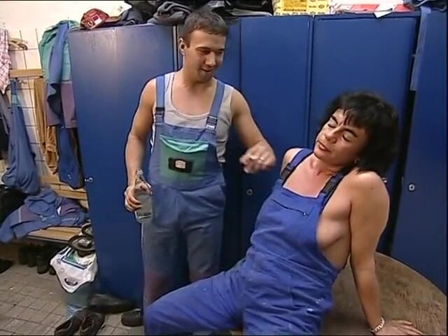Fetish Desire: Puta madura ama cuando su hijo de puta mea en...