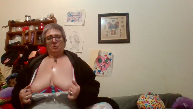 krazykristin: Большие сиськи на лице, можешь ты кончить