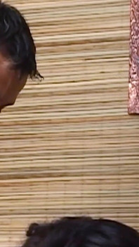 Ragazzi bisessuali che fanno sesso a tre con trans latine tettone calde e sesso anale