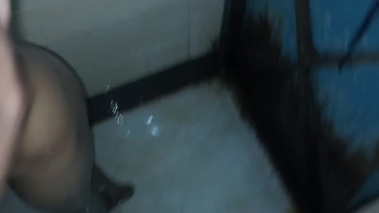 Shivanibaby: Üvey erkek kardeşinin kız arkadaşıyla banyoda