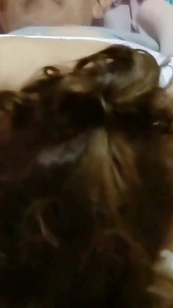 Il mio figliastro mi infila il cazzo dentro finché non urlo di piacere, poi viene dentro (Ardientes 69) My Stepson Thrusts His Cock Into Me Until I Scream with Pleasure, Then He Cums Inside (Ardientes 69)