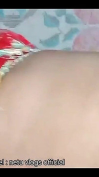 Indická erotická sexy manželka málem tančila