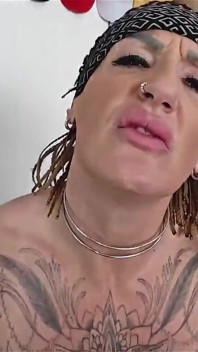Deepthroat yang kuat dan tegar