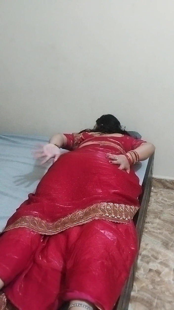 HOT RITU BHABHI: Güzel yenge domaltarak sikişiyor