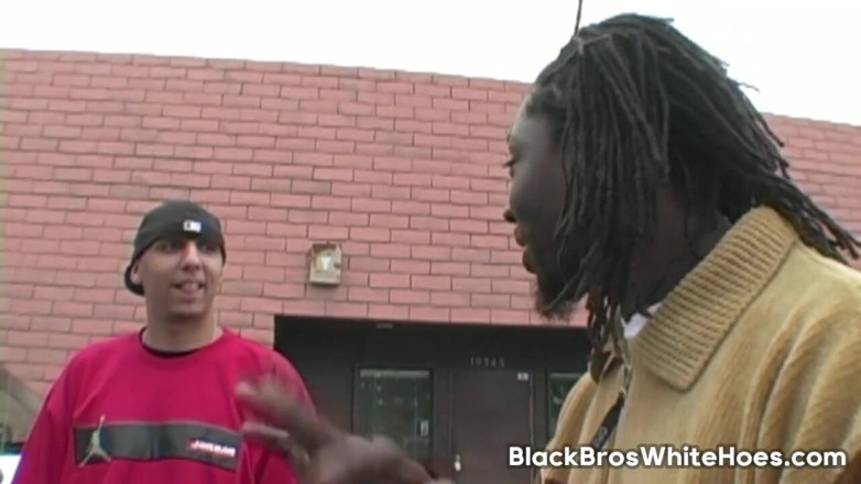 Black Bros White Hoes: 포르노 스타 Cytheria는 흑인 대물 자지를 사랑하는 백인 소녀입니다.